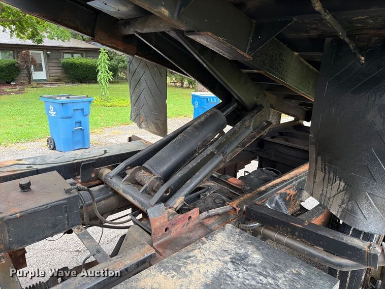 image for item FT6286 2006 GMC C5 dump flatbed truck
