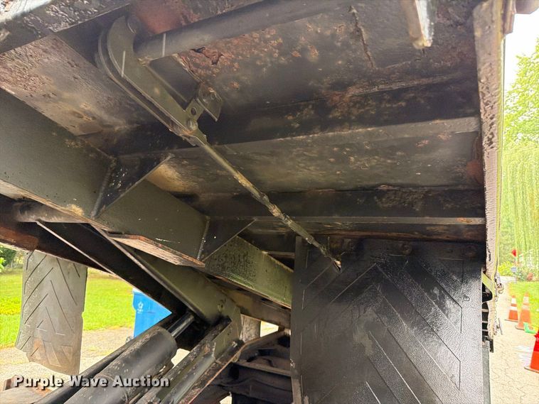 image for item FT6286 2006 GMC C5 dump flatbed truck