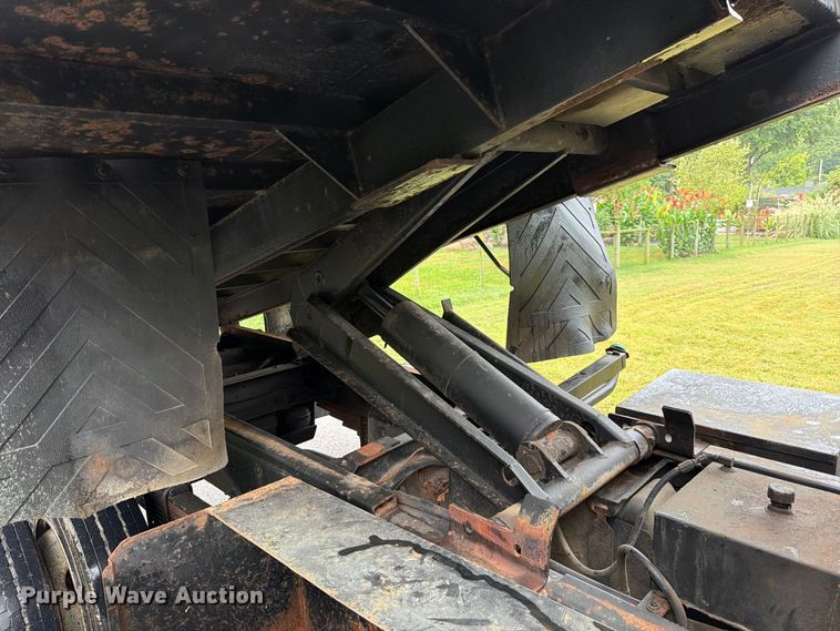 image for item FT6286 2006 GMC C5 dump flatbed truck
