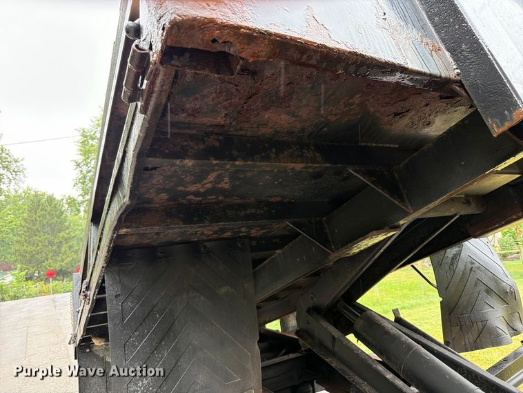 image for item FT6286 2006 GMC C5 dump flatbed truck