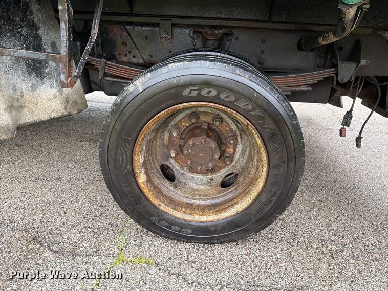 image for item FT6286 2006 GMC C5 dump flatbed truck