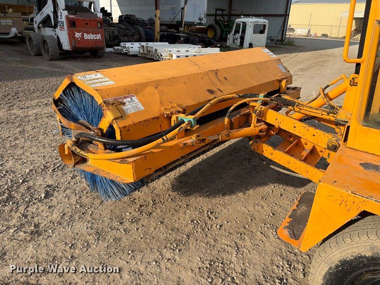 image for item FT6330 Rosco 4830 broom