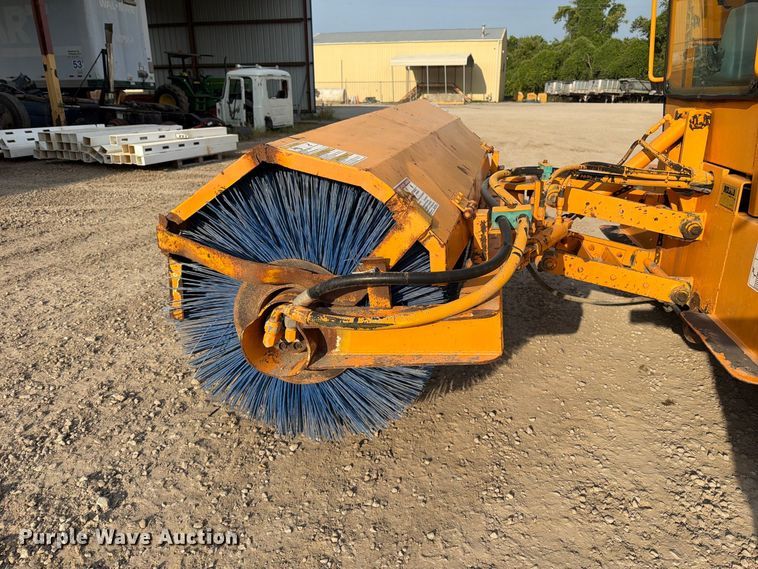 image for item FT6330 Rosco 4830 broom
