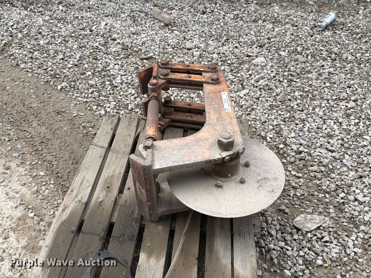 image for item FT6331 Asphalt cutter attachment