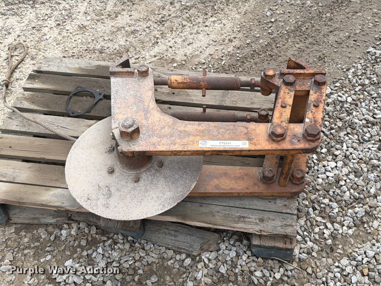 image for item FT6331 Asphalt cutter attachment