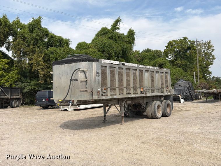 image for item FT6339 1976 Summit AD26 end dump trailer