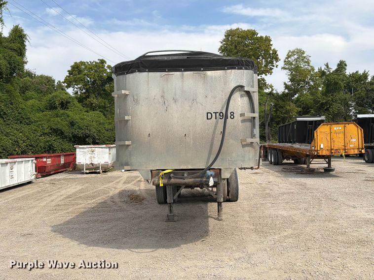image for item FT6339 1976 Summit AD26 end dump trailer