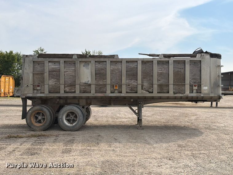 image for item FT6339 1976 Summit AD26 end dump trailer