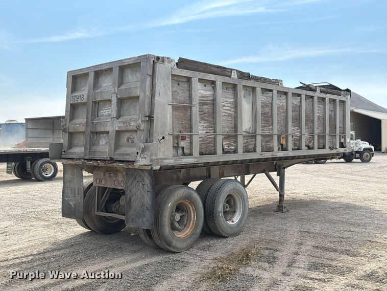 image for item FT6339 1976 Summit AD26 end dump trailer