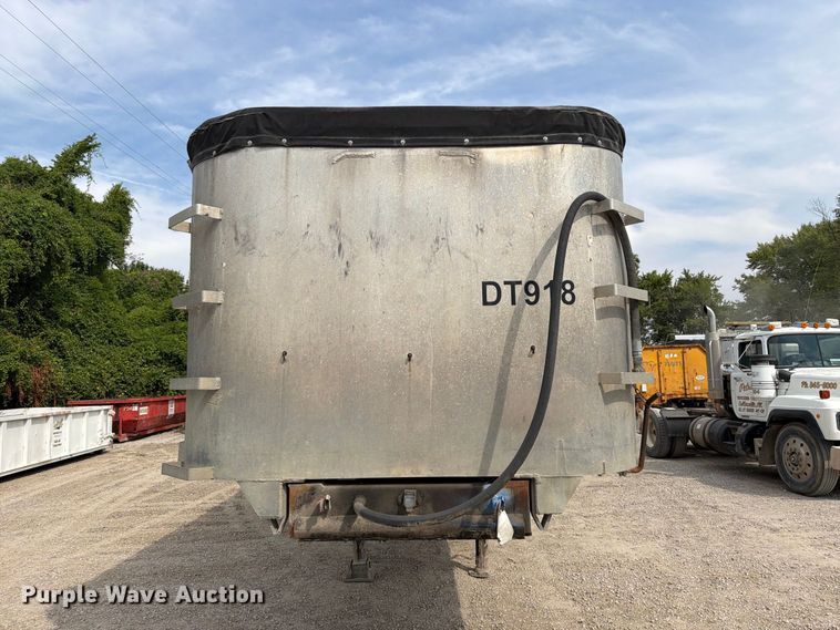 image for item FT6339 1976 Summit AD26 end dump trailer