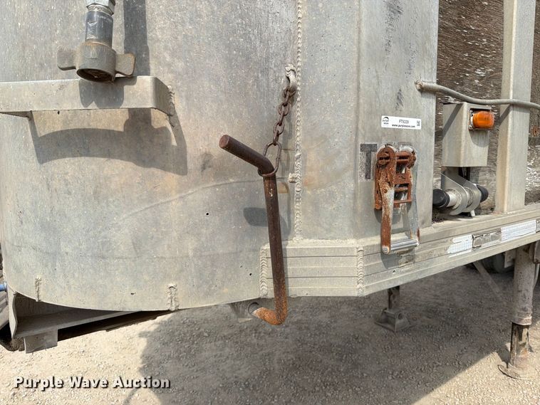 image for item FT6339 1976 Summit AD26 end dump trailer