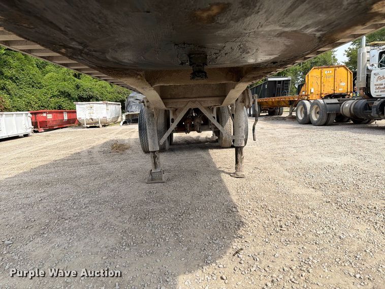 image for item FT6339 1976 Summit AD26 end dump trailer