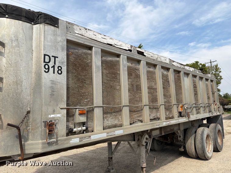 image for item FT6339 1976 Summit AD26 end dump trailer