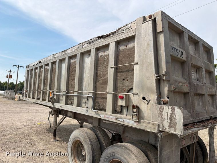 image for item FT6339 1976 Summit AD26 end dump trailer