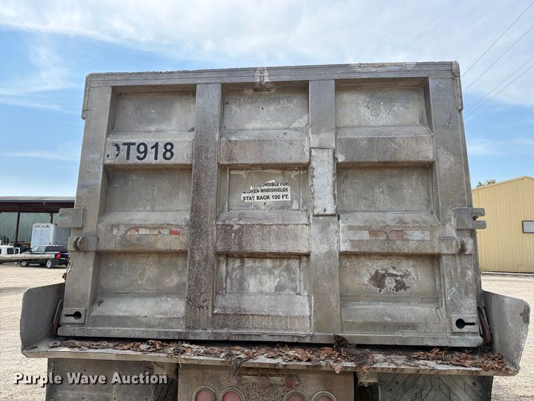 image for item FT6339 1976 Summit AD26 end dump trailer