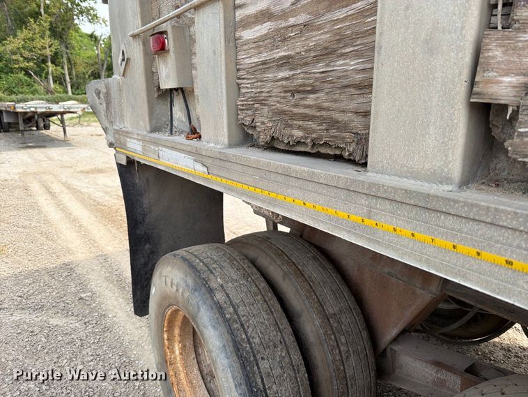 image for item FT6339 1976 Summit AD26 end dump trailer