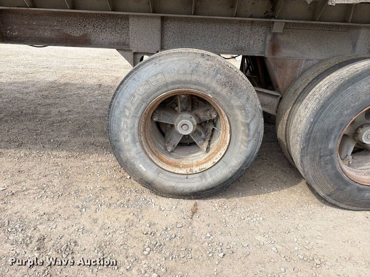 image for item FT6339 1976 Summit AD26 end dump trailer