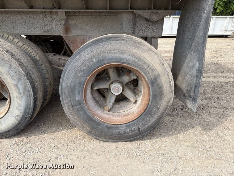 image for item FT6339 1976 Summit AD26 end dump trailer