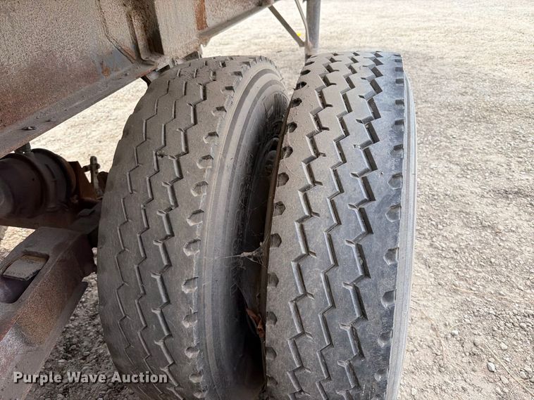 image for item FT6339 1976 Summit AD26 end dump trailer