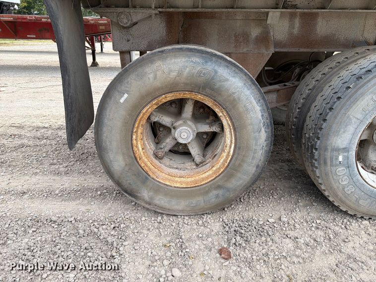 image for item FT6339 1976 Summit AD26 end dump trailer