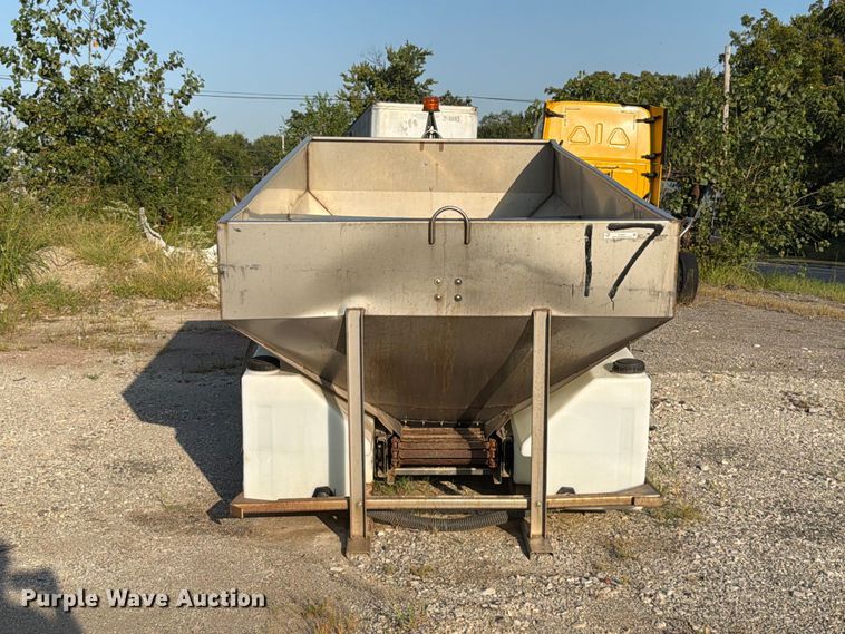image for item FT6347 Henderson spreader