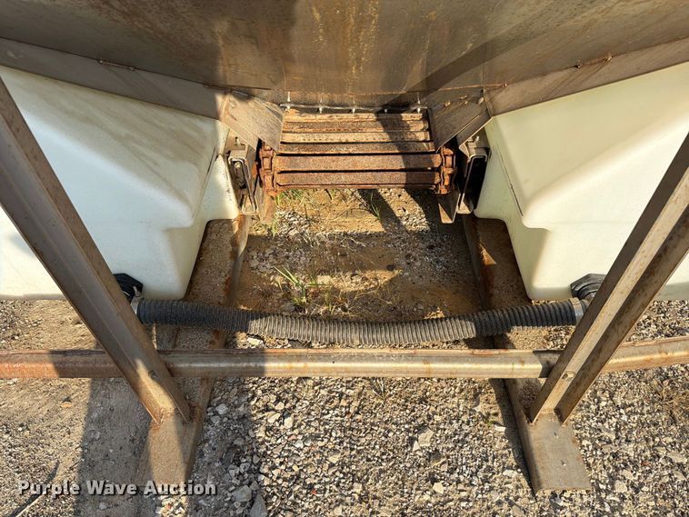 image for item FT6347 Henderson spreader