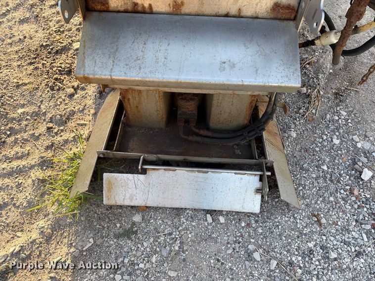 image for item FT6347 Henderson spreader