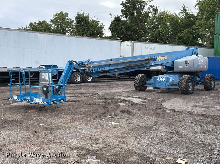 image for item FT6362 2001 Genie S-125 boom lift