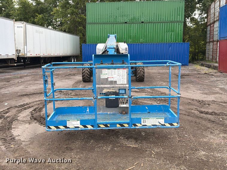 image for item FT6362 2001 Genie S-125 boom lift