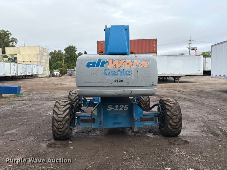 image for item FT6362 2001 Genie S-125 boom lift