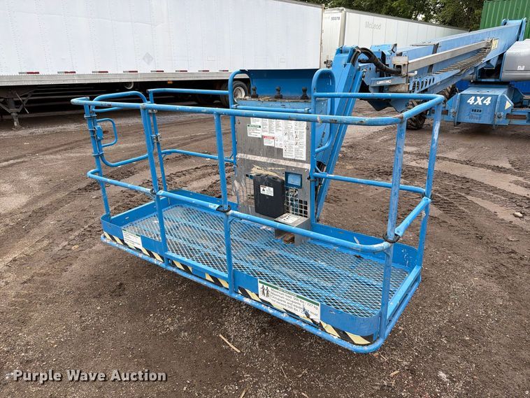 image for item FT6362 2001 Genie S-125 boom lift