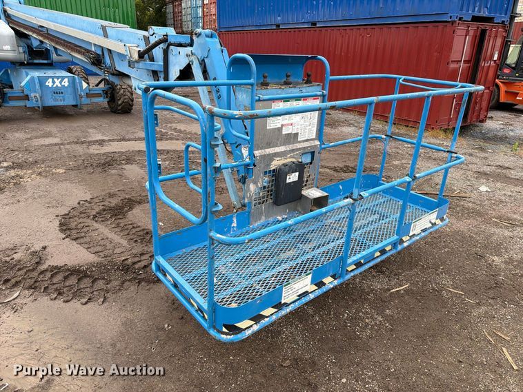 image for item FT6362 2001 Genie S-125 boom lift