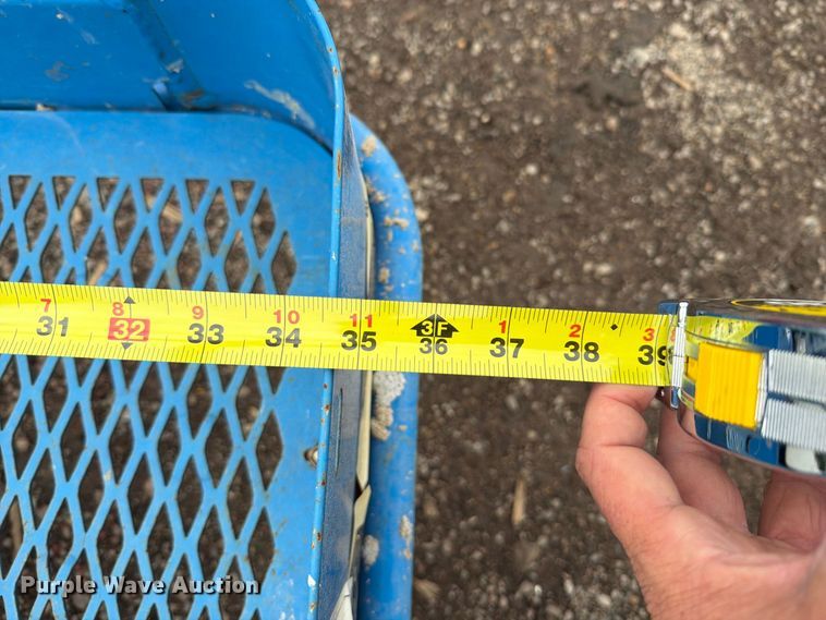 image for item FT6362 2001 Genie S-125 boom lift
