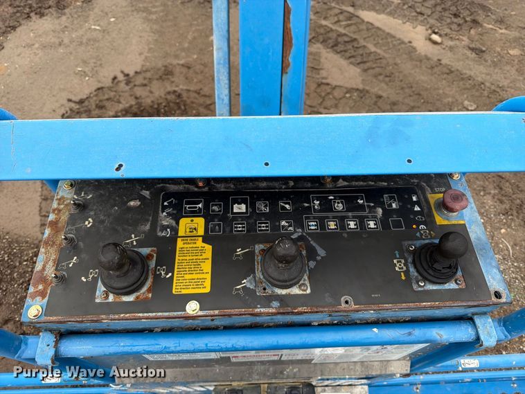 image for item FT6362 2001 Genie S-125 boom lift
