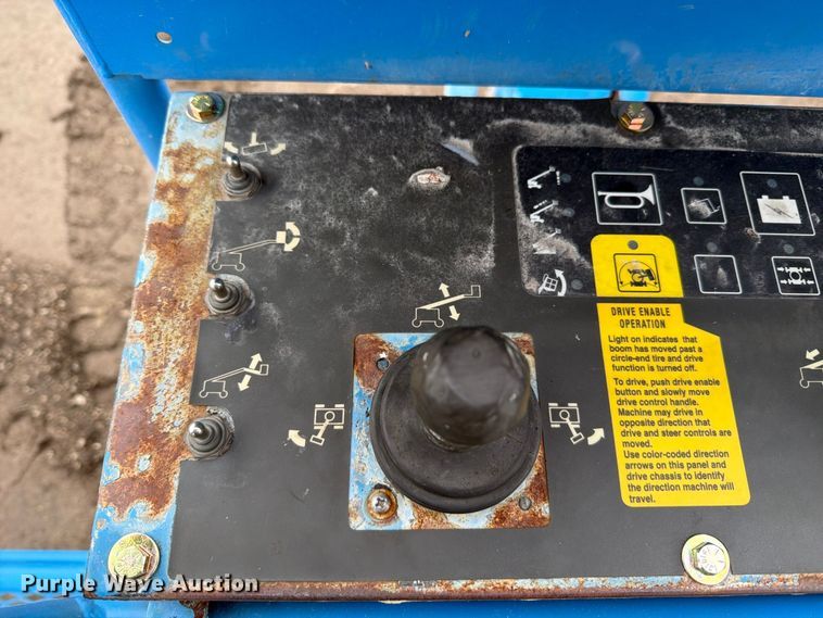 image for item FT6362 2001 Genie S-125 boom lift