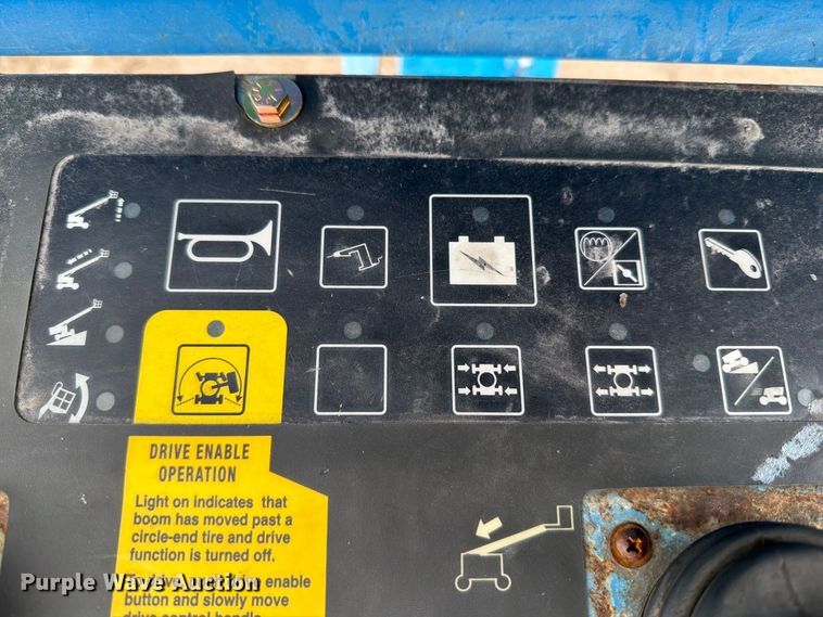 image for item FT6362 2001 Genie S-125 boom lift