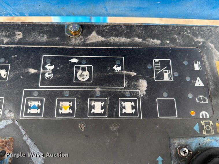 image for item FT6362 2001 Genie S-125 boom lift