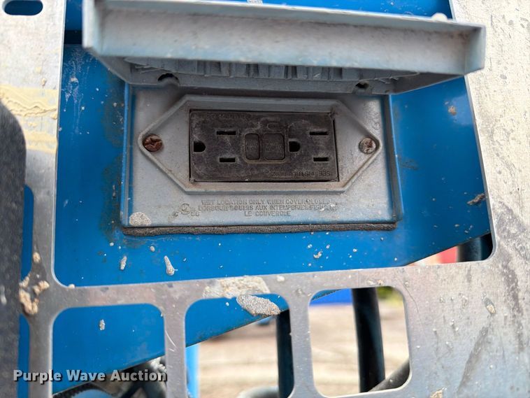image for item FT6362 2001 Genie S-125 boom lift