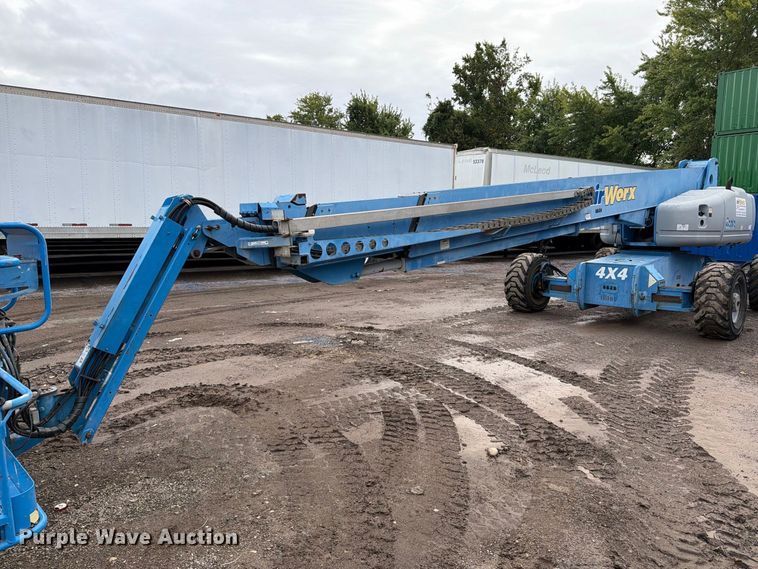 image for item FT6362 2001 Genie S-125 boom lift