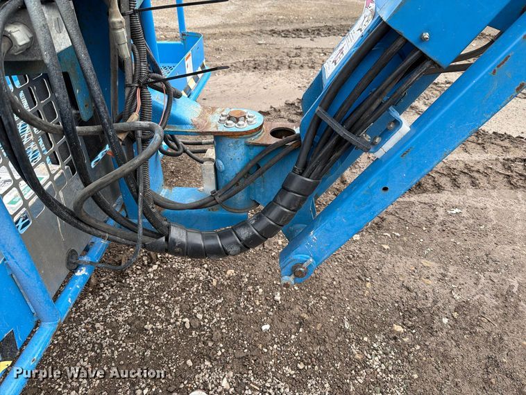 image for item FT6362 2001 Genie S-125 boom lift