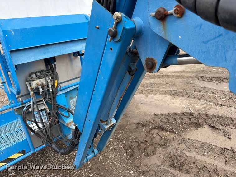 image for item FT6362 2001 Genie S-125 boom lift