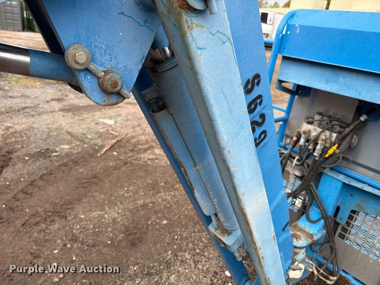 image for item FT6362 2001 Genie S-125 boom lift