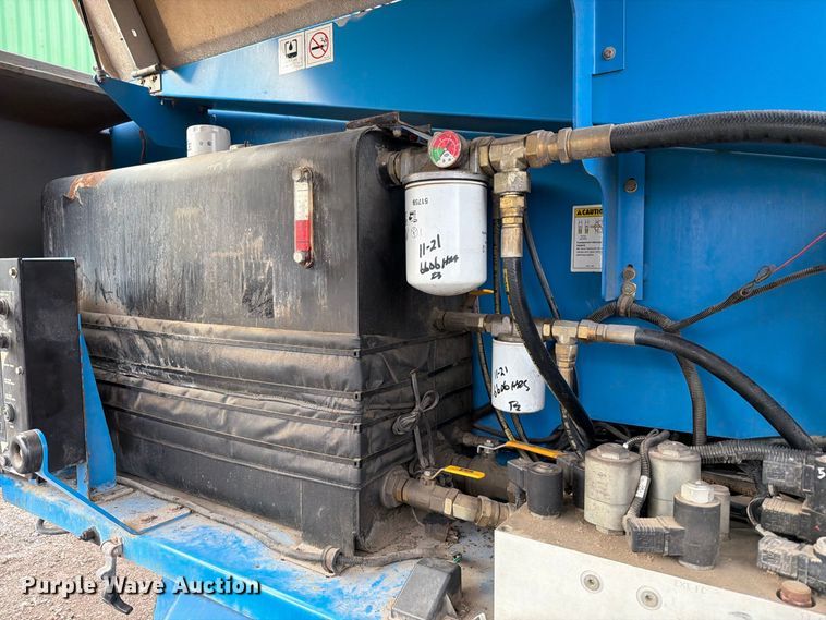 image for item FT6362 2001 Genie S-125 boom lift
