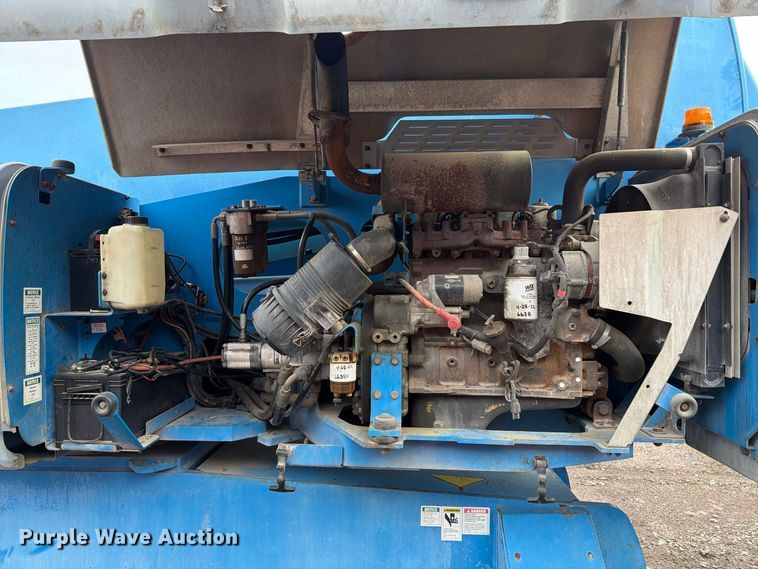 image for item FT6362 2001 Genie S-125 boom lift