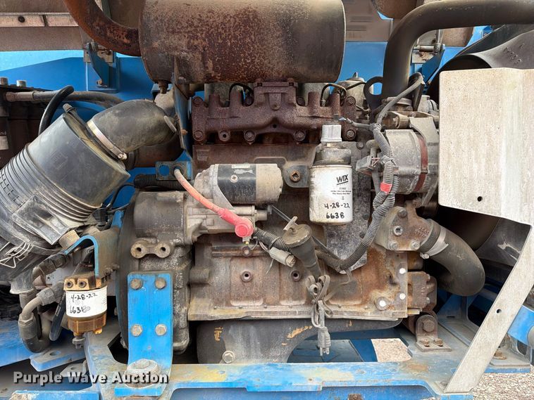 image for item FT6362 2001 Genie S-125 boom lift