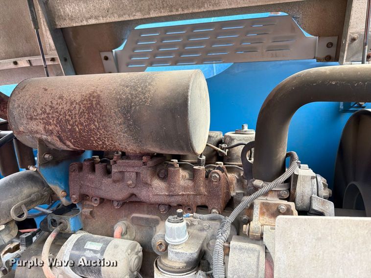 image for item FT6362 2001 Genie S-125 boom lift