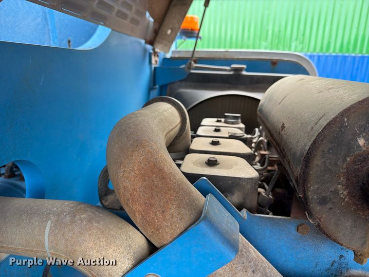 image for item FT6362 2001 Genie S-125 boom lift