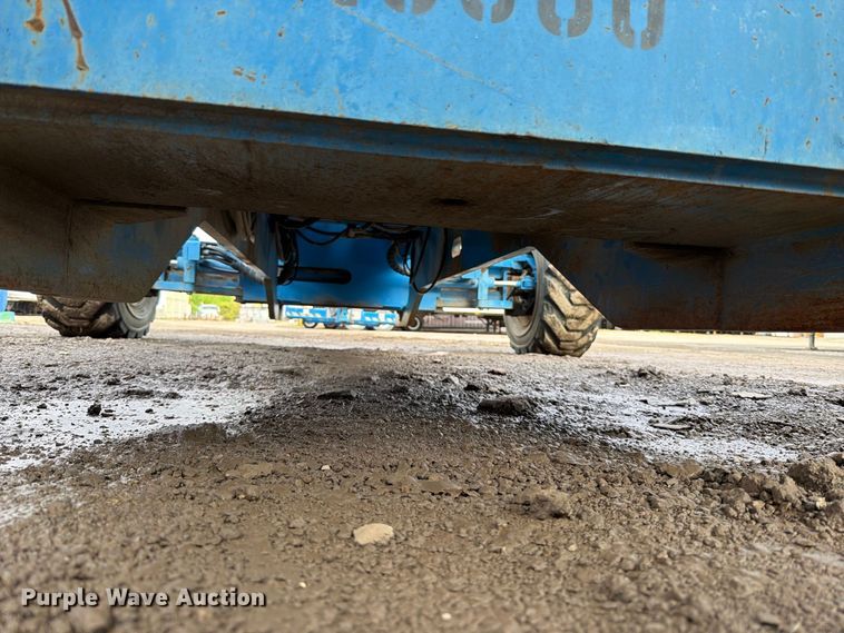 image for item FT6362 2001 Genie S-125 boom lift
