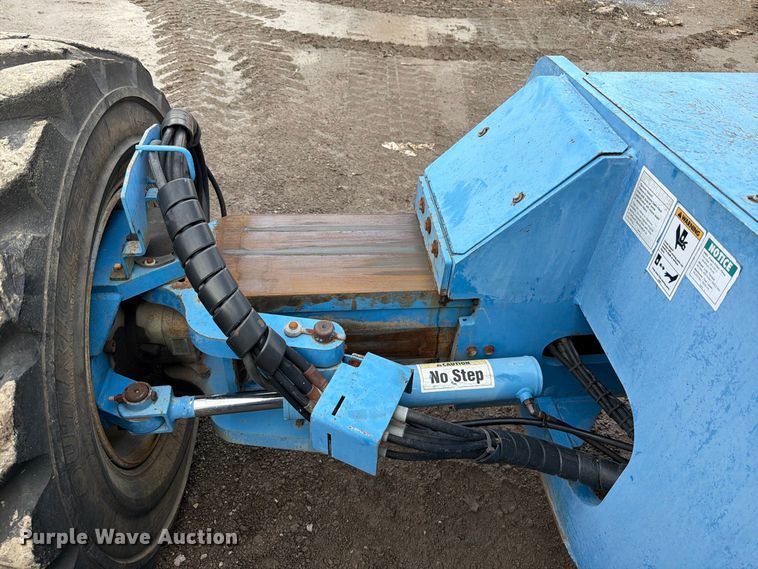 image for item FT6362 2001 Genie S-125 boom lift