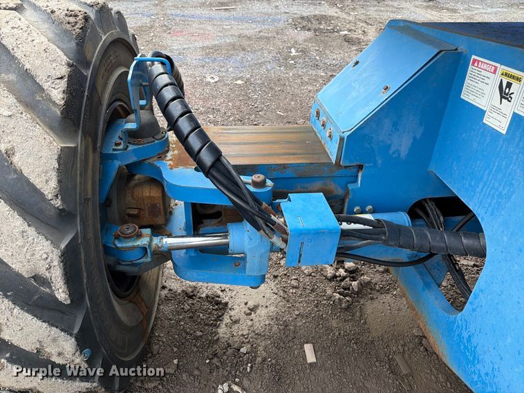 image for item FT6362 2001 Genie S-125 boom lift